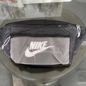 Nike Tech Hip Pack 10L